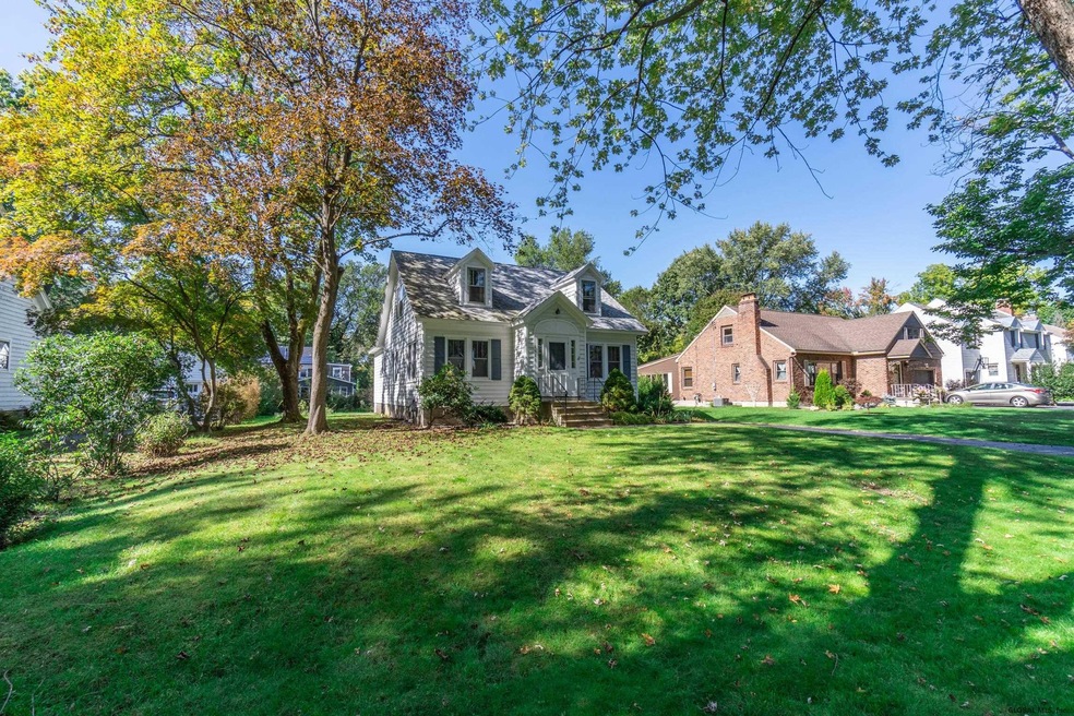 1511 Regent St, Schenectady, NY 12309 - photo 1