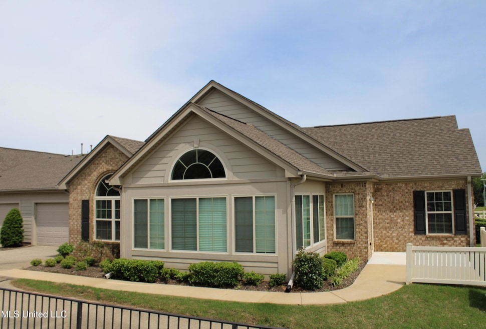8647 Parkview Oaks Cir, Olive Branch, MS 38654 - photo 1