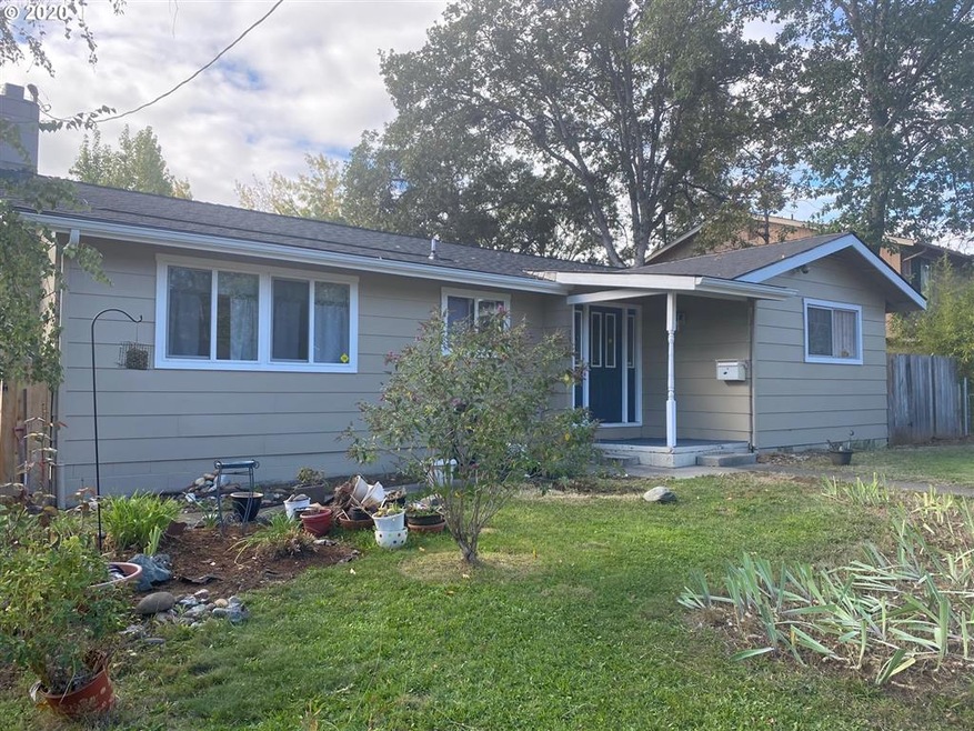 1418 NW Hawthorne Ave, Grants Pass, OR 97526 - photo 1