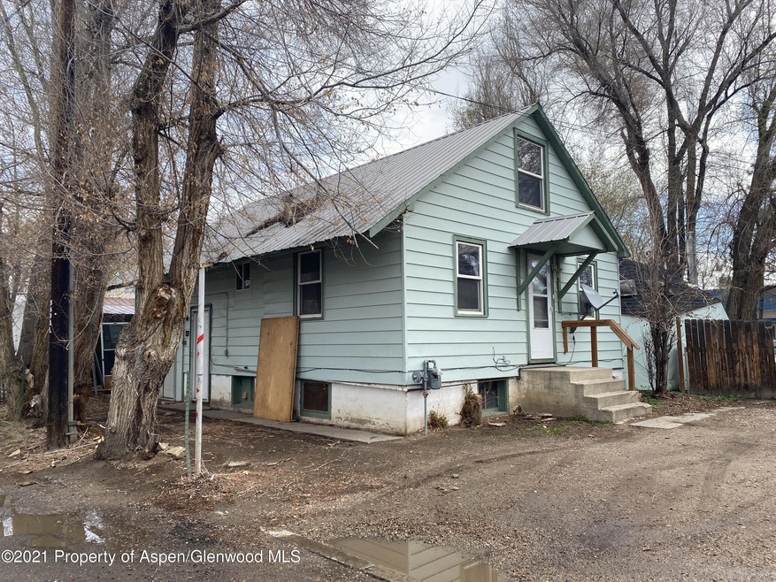 582 Breeze St, Craig, CO 81625 - photo 1