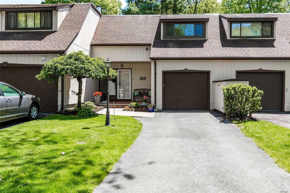 19 Cedar Ln N, Glen Head, NY 11545 - photo 1