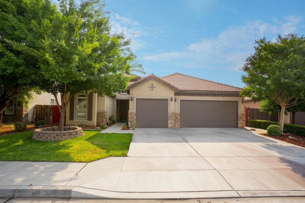 2794 N Dee Ann Ave, Fresno, CA 93727 - photo 1