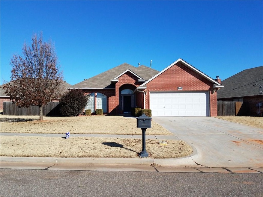 908 Oak Creek Dr, Moore, OK 73160 - photo 1