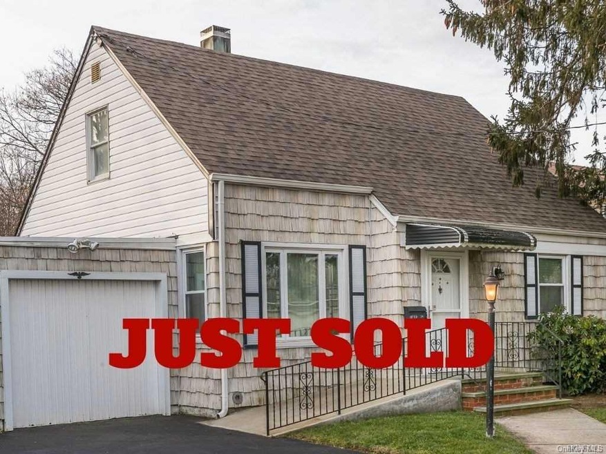 24 Dawson Dr, Valley Stream, NY 11581 - photo 1