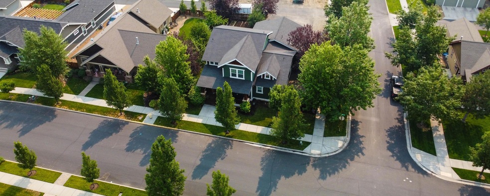 836 NW Rimrock Dr, Redmond, OR 97756 - photo 1