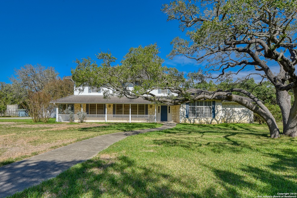 9512 Majestic Oak Cir, San Antonio, TX 78255 - photo 1