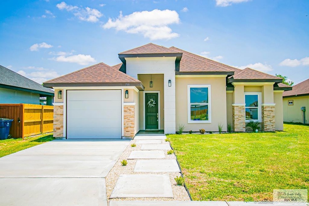 719 Santa Cecilia St unit 19, Donna, TX 78537 - photo 1