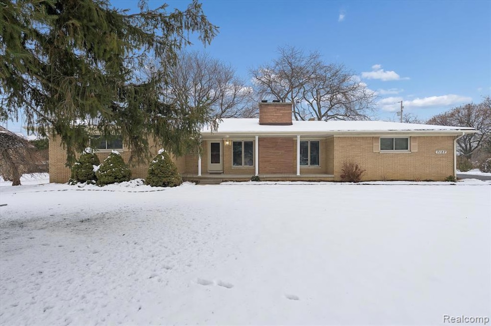 7127 Meadowvue Dr, Grand Blanc, MI 48439 - photo 1