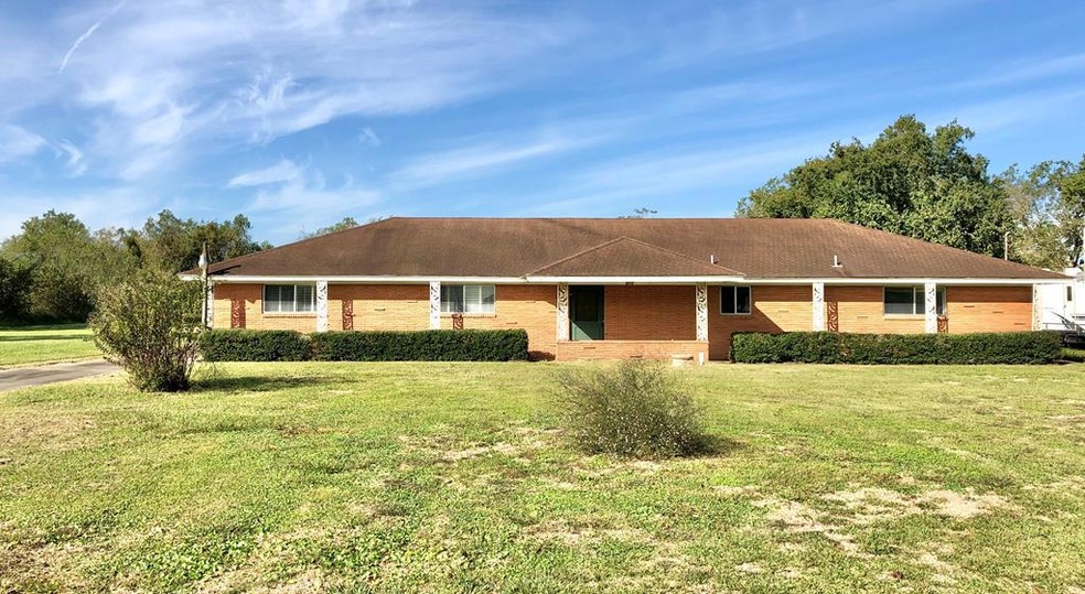 1814 County Road 166, Bay City, TX 77414 - photo 1
