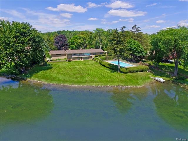 DJI_0058 Large lakefront yard.jpg