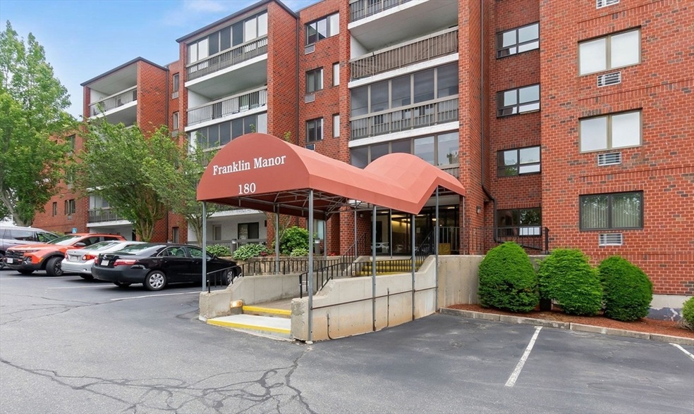 Franklin Manor unit 501, Melrose, MA 02176 - photo 1