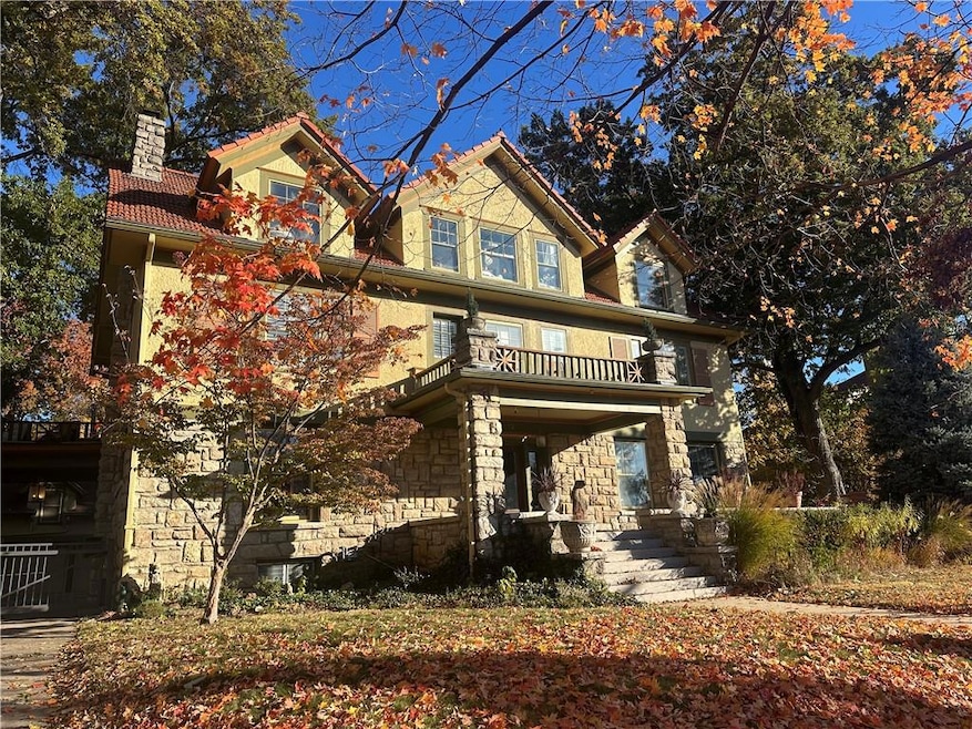 12 W 53rd Terrace, Kansas City, MO 64112 - photo 1