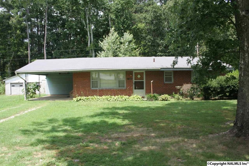 Nice Home located close to town and I-65 in Athens.