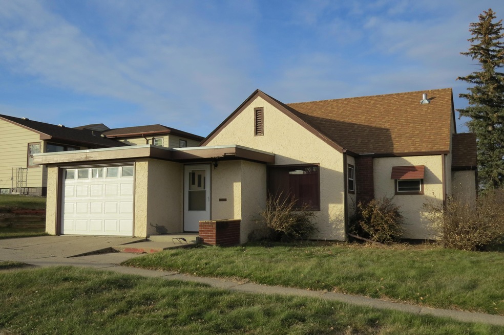 409 5th St SE, Jamestown, ND 58401 - photo 1