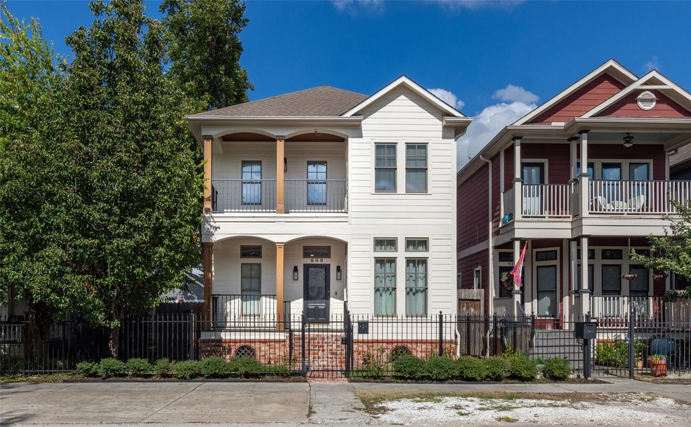 609 E 27th St, Houston, TX 77008 - photo 1
