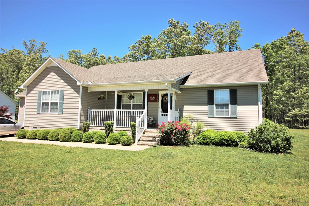 998 Indian Springs Cir, Manchester, TN 37355 - photo 1