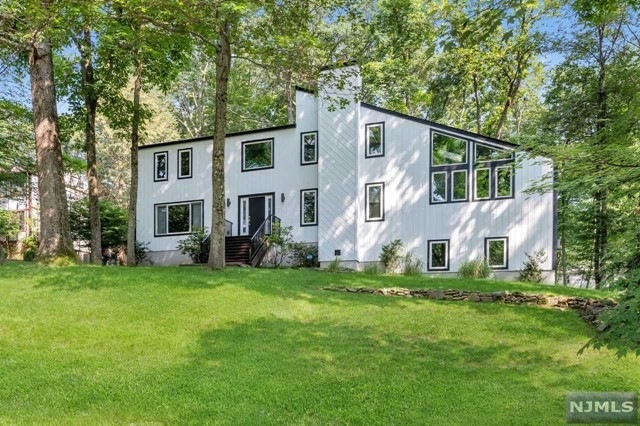 Sold $920,000 • Co-Listing Agent