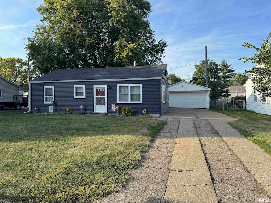 2014 W 68th St, Davenport, IA 52806 - photo 1