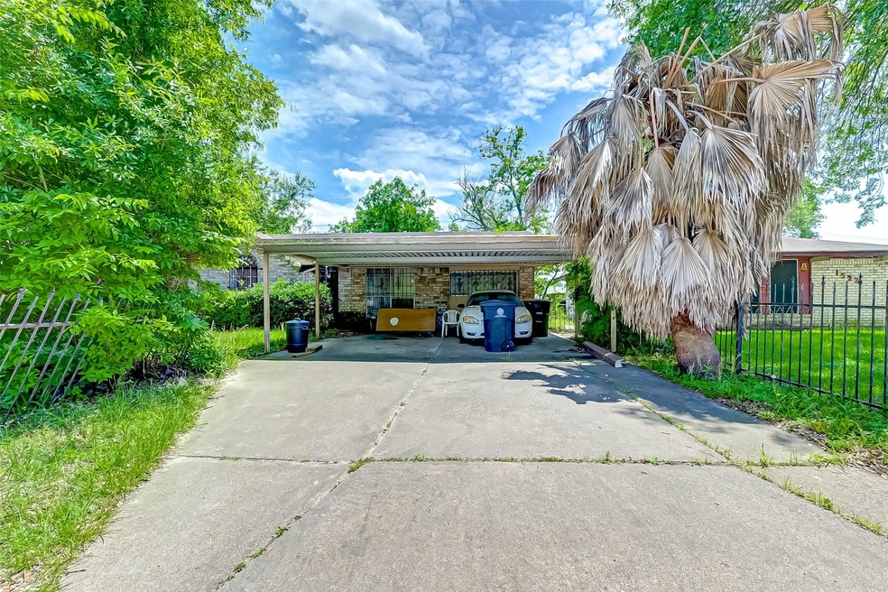 1519 W Gulf Bank Rd, Houston, TX 77088 - photo 1