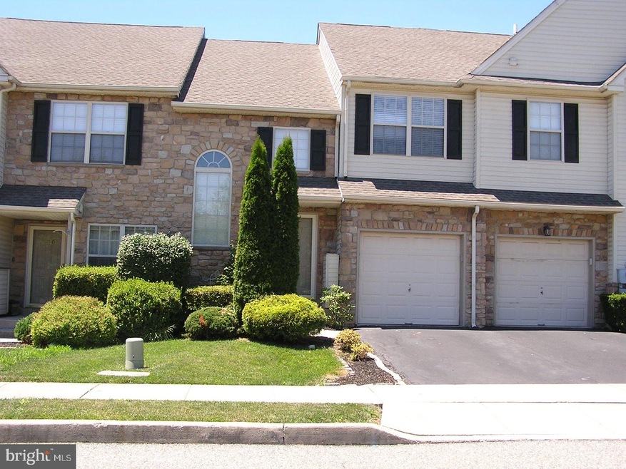 2207 Carriage Ln, Royersford, PA 19468 - photo 1