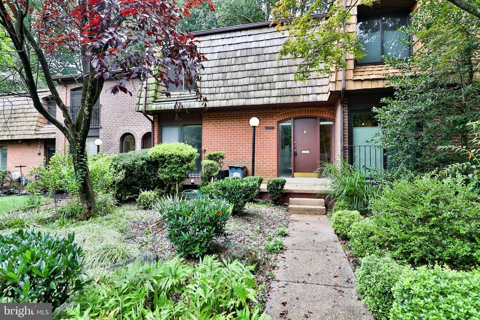 10811 Deborah Dr, Potomac, MD 20854 - photo 1