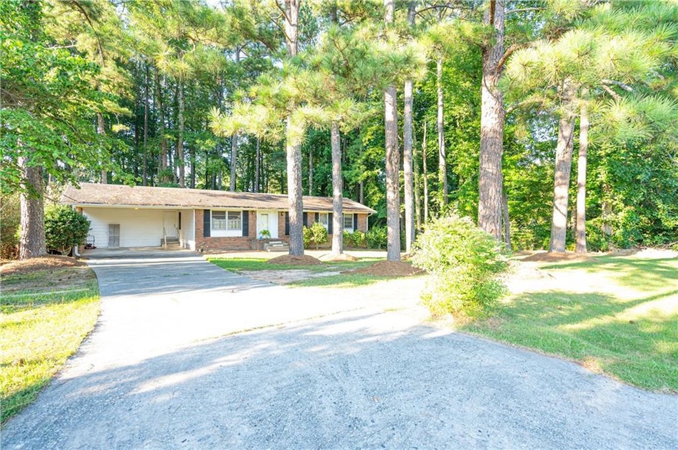 Single story home with a front yard