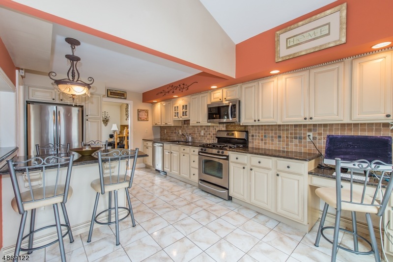 28 Craig Ct, Totowa, NJ 07512 - photo 1