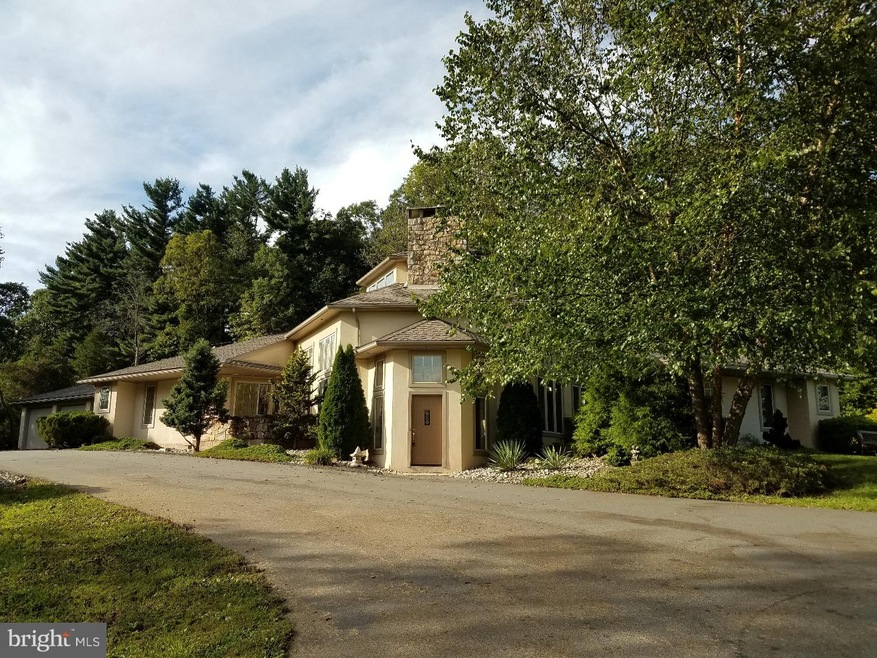 200 Meadow Glen Ln, Reading, PA 19607 - photo 1