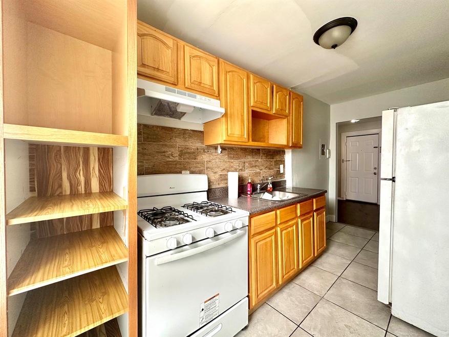 2267 Kennedy Blvd unit 2, Jc, Bergen-Lafayett, NJ 07304 - photo 1