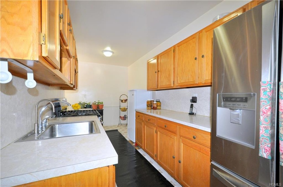 Valentine Gardens Cooperative unit 5L, Yonkers, NY 10705 - photo 1