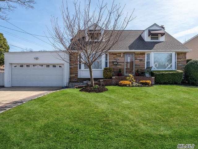 68 Pembrook Dr, Mineola, NY 11501 - photo 1