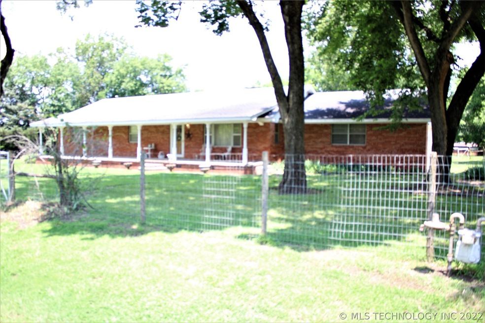 906 Warren Rd, Henryetta, OK 74437 - photo 1