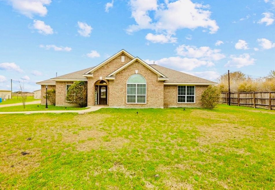 9016 Dixie Ln, Needville, TX 77461 - photo 1