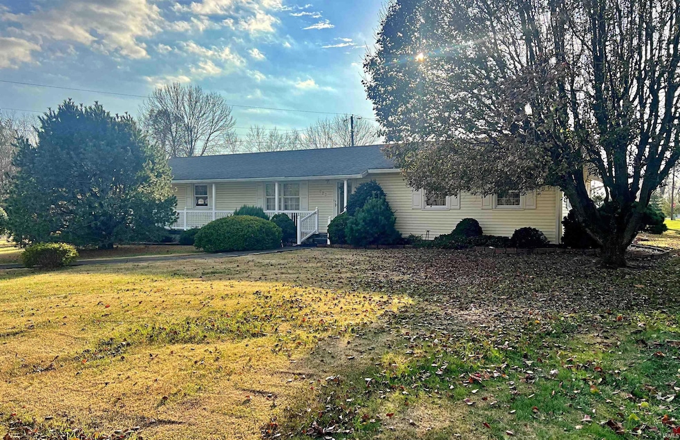 927 N Clark St, Loogootee, IN 47553 - photo 1