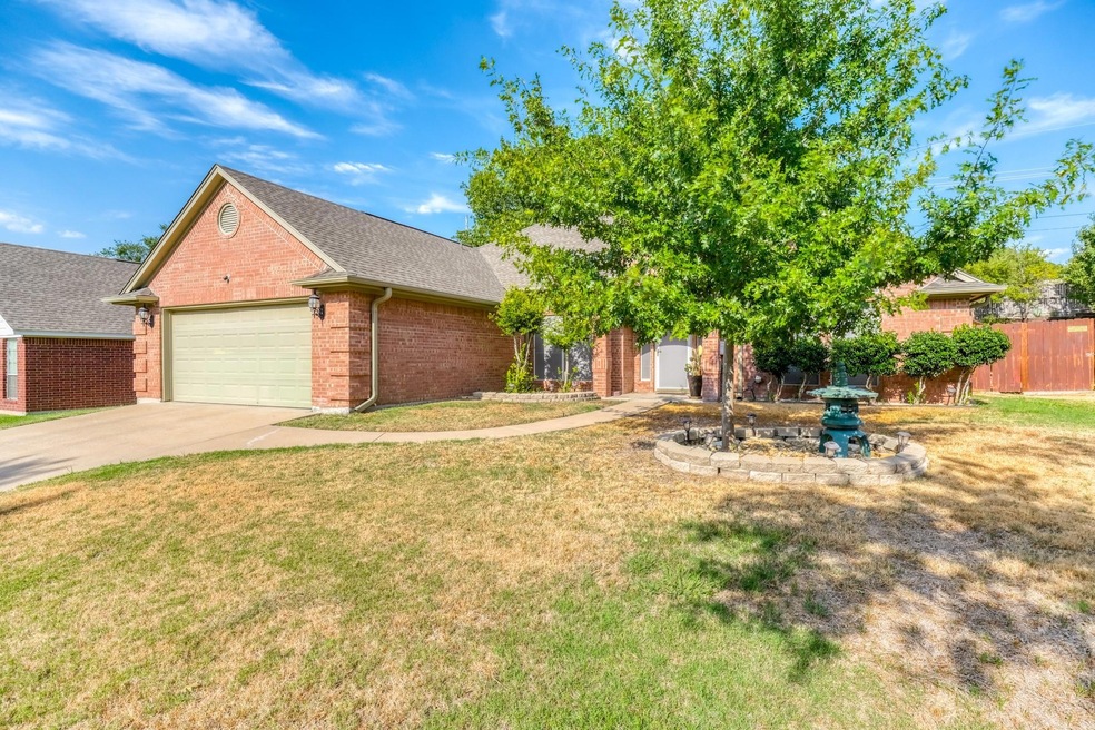 1345 Timber Creek Dr, Weatherford, TX 76086 - photo 1