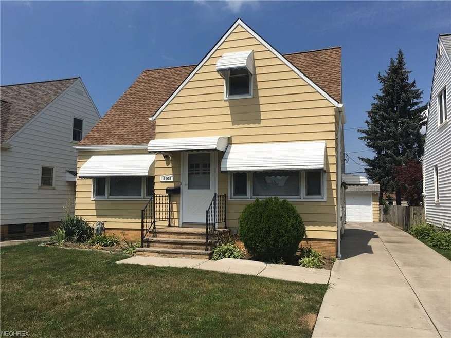 Updated 3 bedroom, 2 bath bungalow in move in condition!  Ready for immediate occupancy. Newer roof, windows, furnace, central air and driveway. Located in prime Parma circle area!