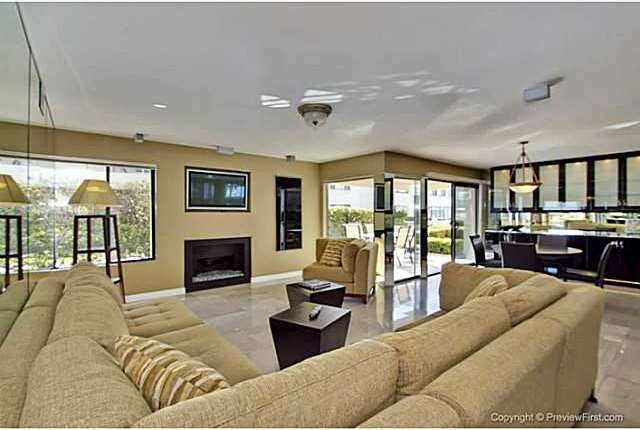 LIGHT, BRIGHT, SUNNY AND OPEN LIVING ROOM WITH CRY