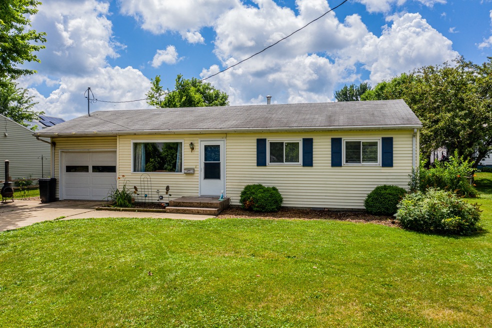 208 W Franklin St, Princeton, IL 61356 - photo 1