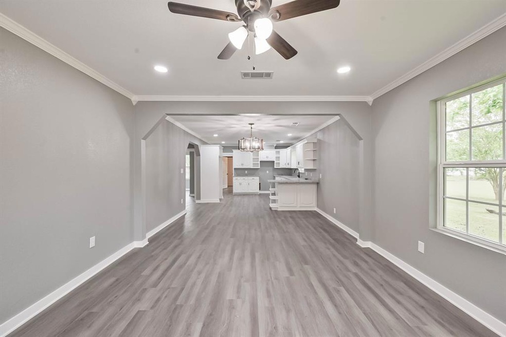 1613 W 11th Ave, Corsicana, TX 75110 - photo 1