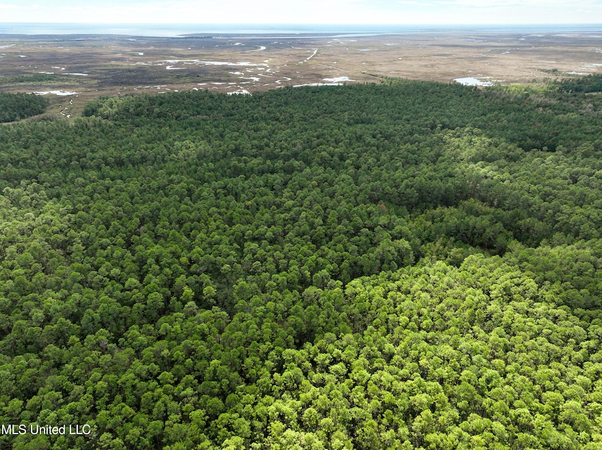 827 Acres