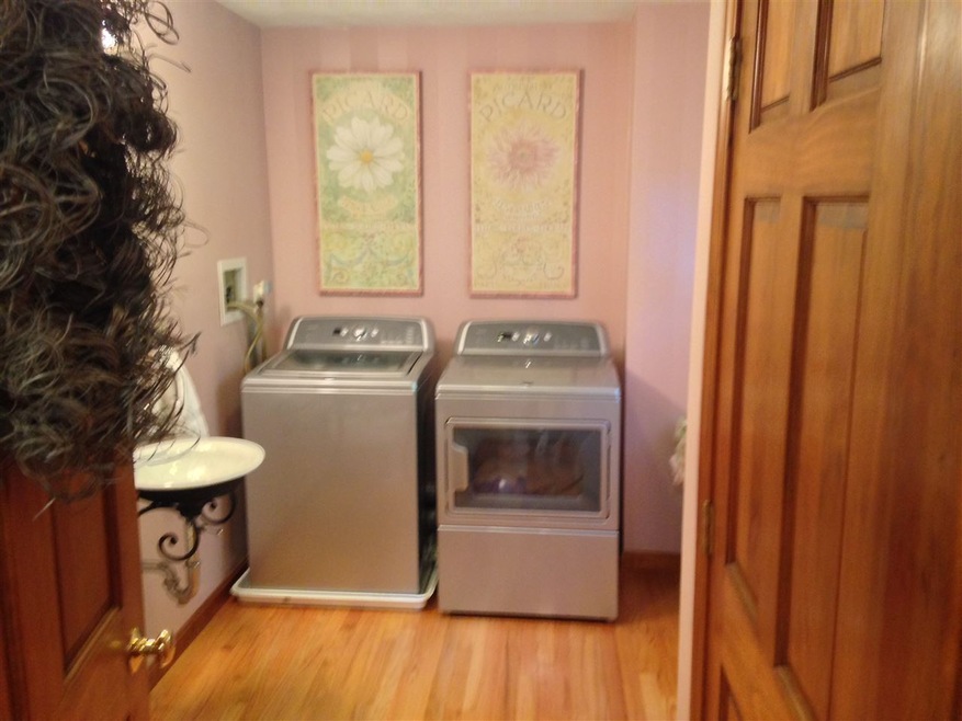 56 Cathedral Cir, Nashua, NH 03063 - photo 1