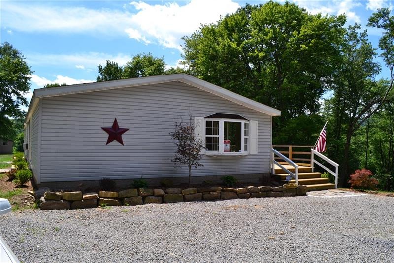 FRONT OF HOME OFF OF DRIVEWAY WITH NICE BARNSTONE 
