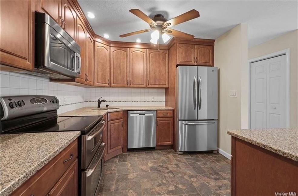 111 Cartwheel Ct unit 27, Washingtonville, NY 10992 - photo 1