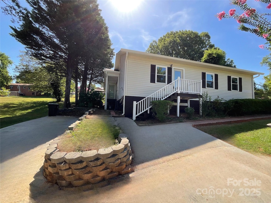 106 N Tracy St, Kings Mountain, NC 28086 - photo 1