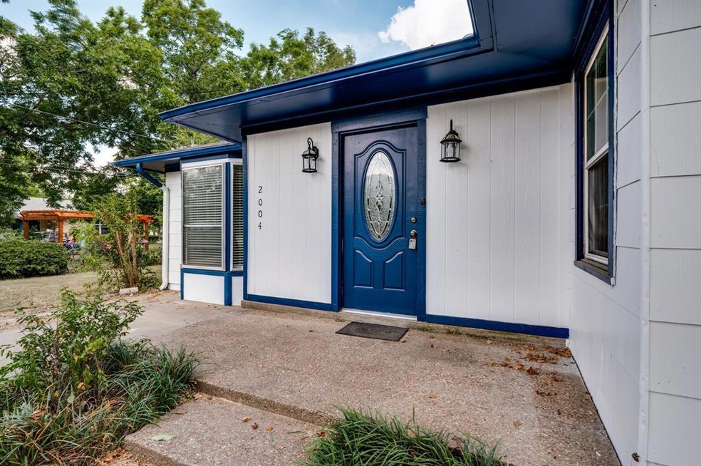 2004 Franklin St, Bonham, TX 75418 - photo 1