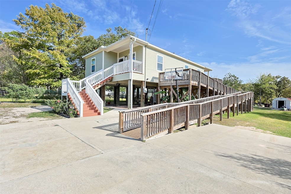 9810 Oak Leaf Dr, Baytown, TX 77521 - photo 1