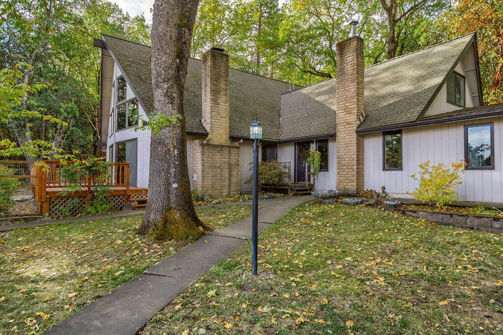 8747 Old Stage Rd, Central Point, OR 97502 - photo 1