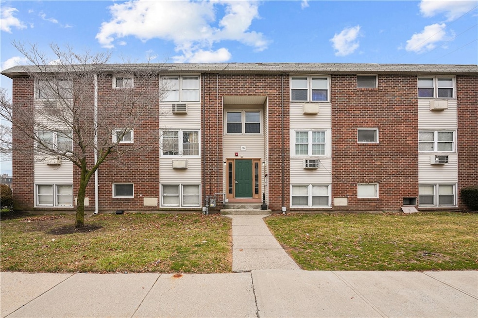 76 Park St unit 5, Pawtucket, RI 02860 - photo 1