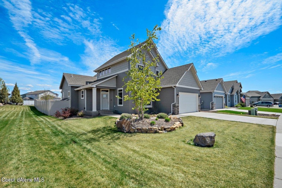 1. 2468 E Warbler Ln