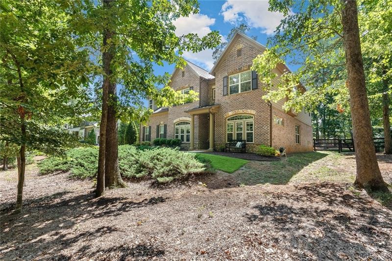 Beautiful Brick Home on Private Cul-De-Sac Lot